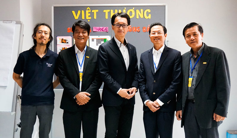 Chủ tịch Roland Junichi Miki tới thăm Việt Thương Việt Nam