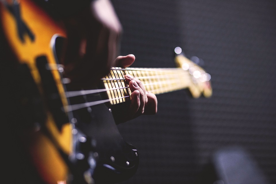 Kinh nghiệm và cách chọn mua đàn Guitar Bass