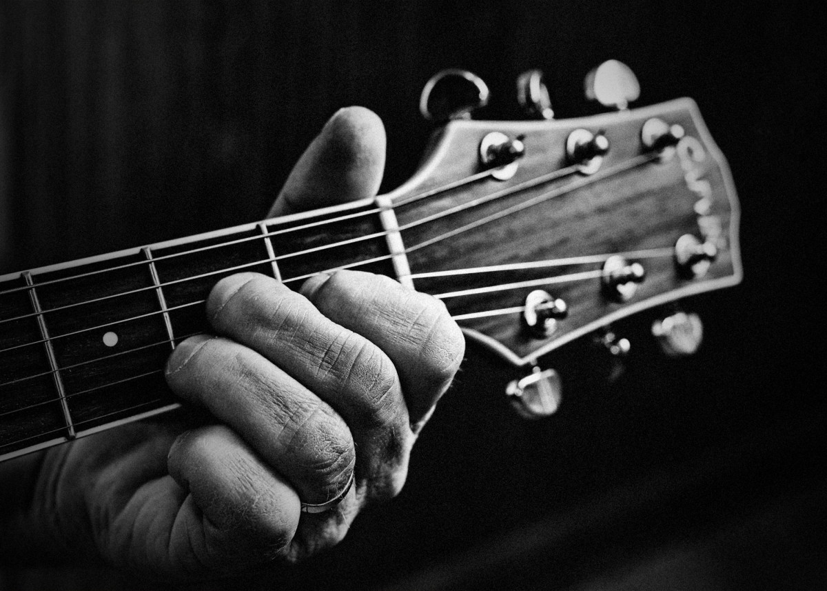 Hướng dẫn cách chọn mua đàn Guitar cũ giá tốt