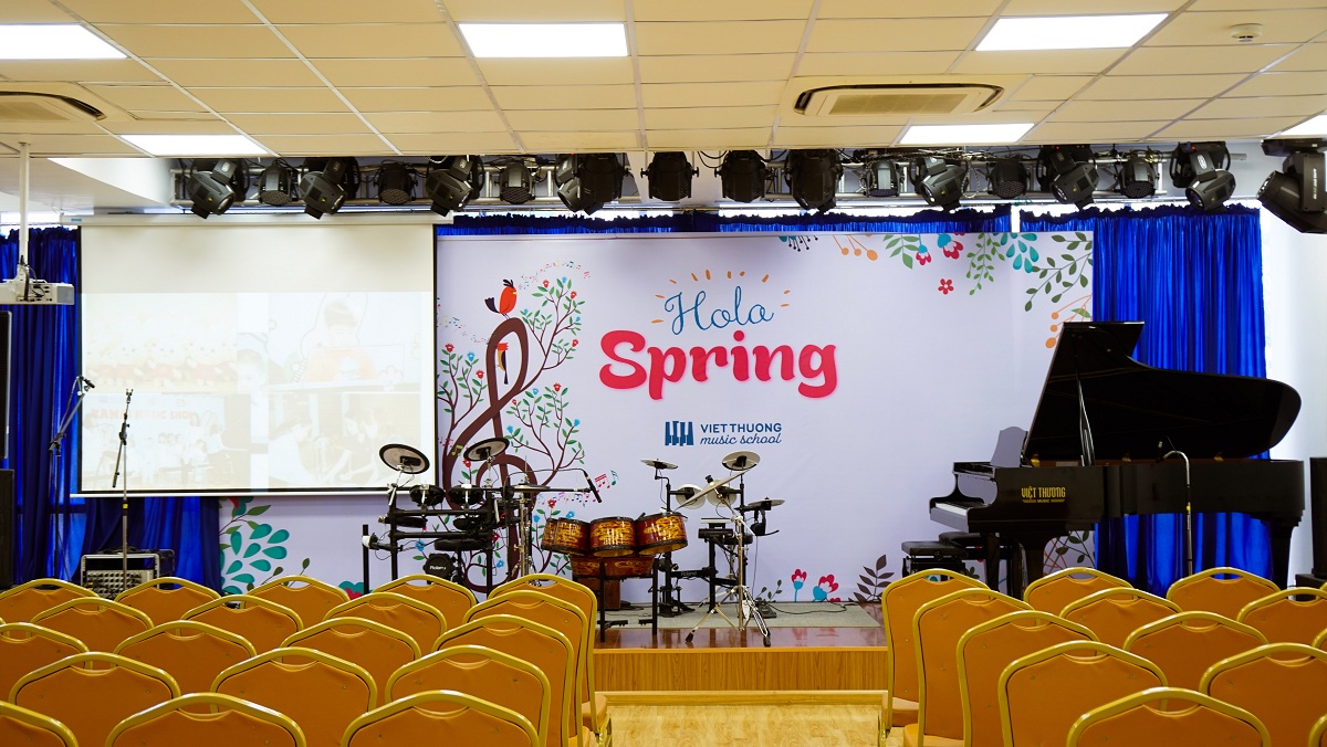 Ngày hội Hola Spring tại Việt Thương School