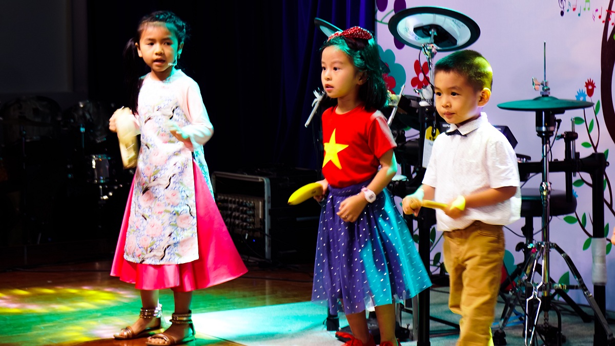 Ngày hội Hola Spring tại Việt Thương School