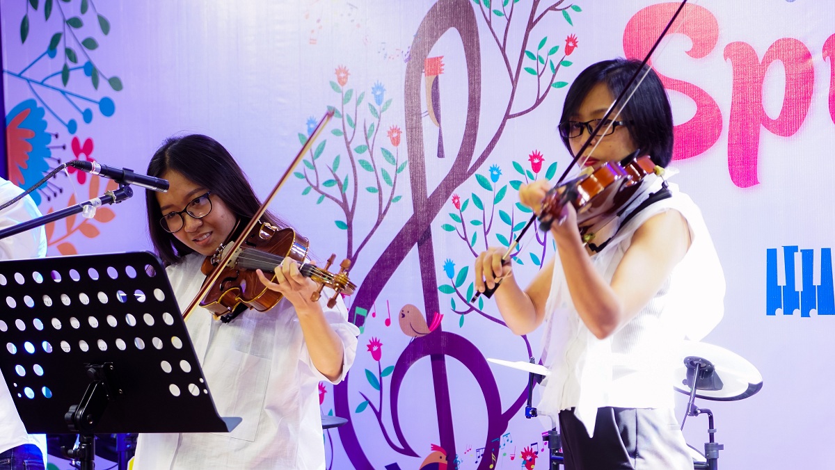 Ngày hội Hola Spring tại Việt Thương School