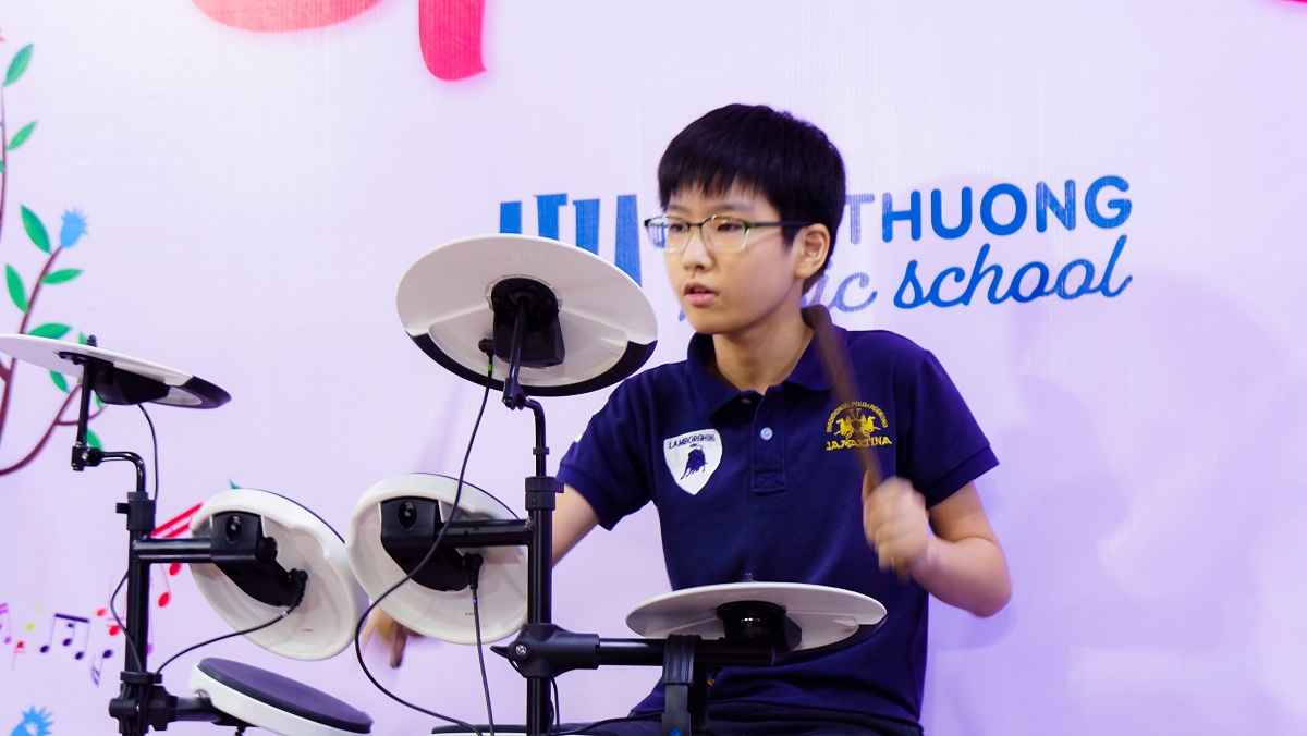 Ngày hội Hola Spring tại Việt Thương School
