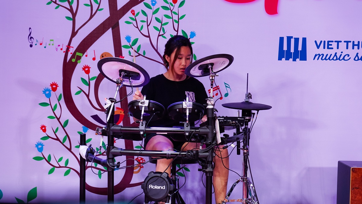Ngày hội Hola Spring tại Việt Thương School