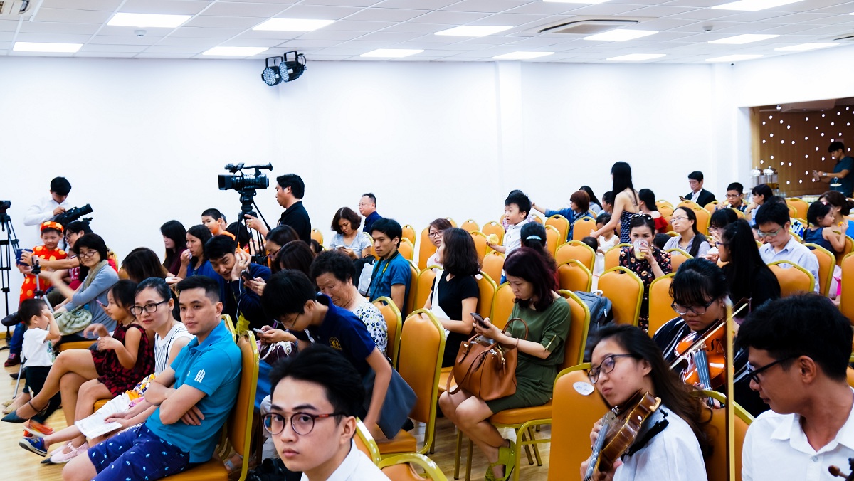 Ngày hội Hola Spring tại Việt Thương School
