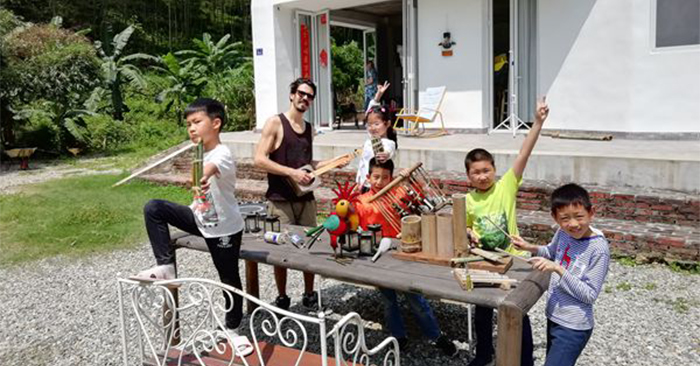 Chế tạo nhạc cụ từ rác thải – Điều thú vị của học sinh Trung Quốc