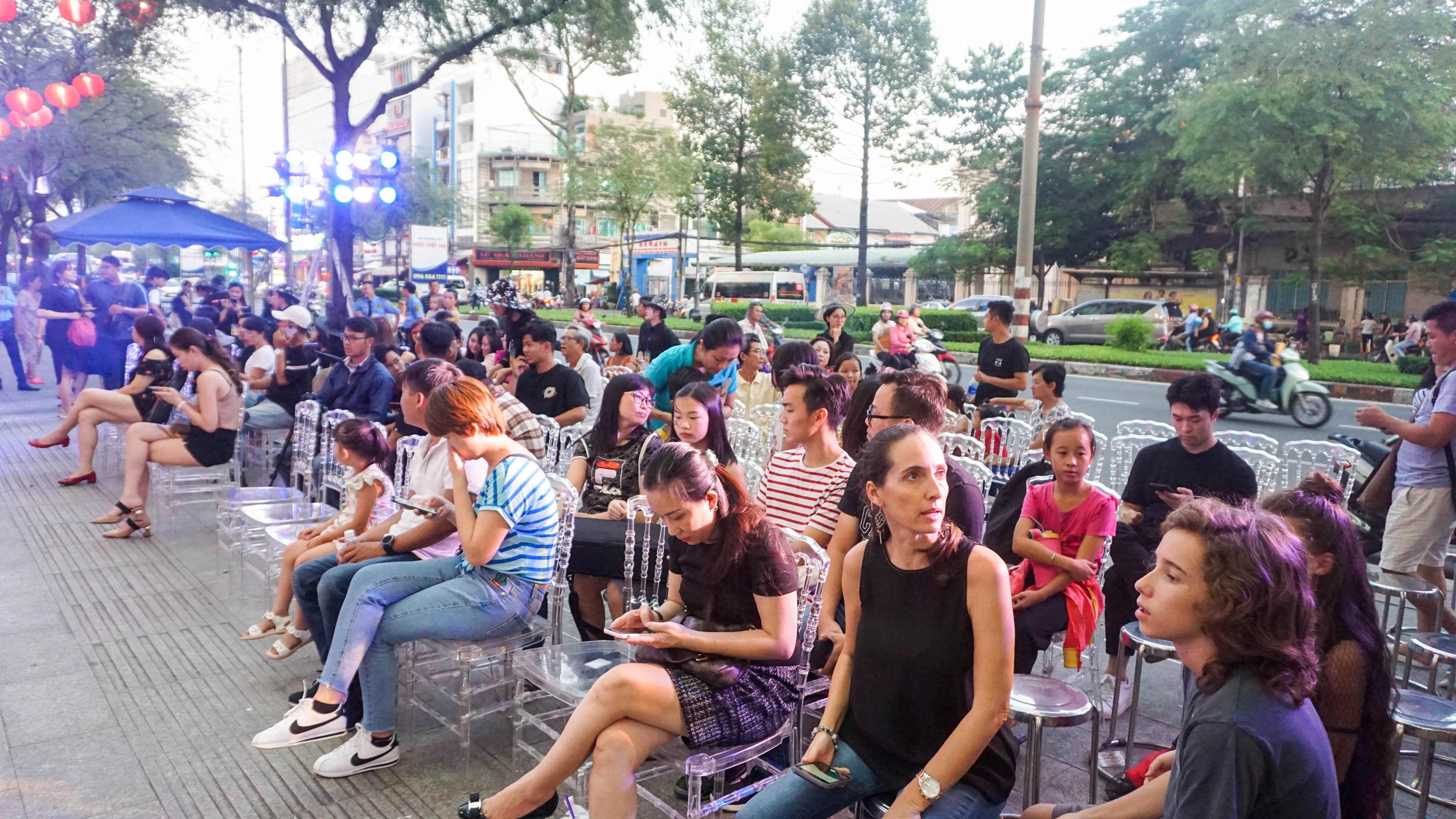 Vào ngày 26/10/2019 vừa qua, sự kiện biểu diễn âm nhạc kết hợp lễ hội hóa trang Halloween THE BATTLE OF THE BAND – ÂM NHẠC TỎA SÁNG TÀI NĂNG đã diễn ra tại Garden Mall, 190 Hồng Bàng, Phường 12, Quận 5, Thành phố Hồ Chí Minh