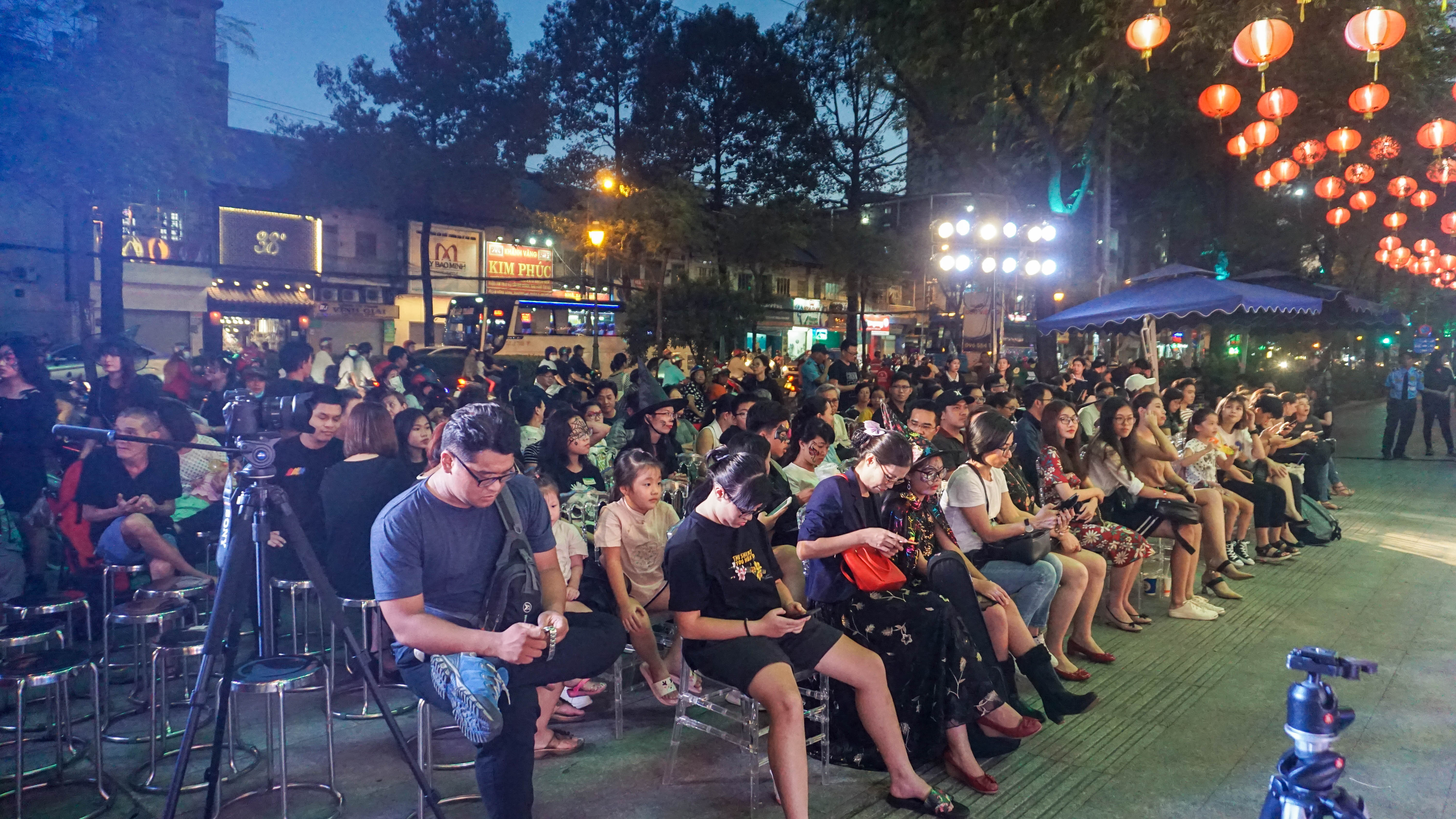 Vào ngày 26/10/2019 vừa qua, sự kiện biểu diễn âm nhạc kết hợp lễ hội hóa trang Halloween THE BATTLE OF THE BAND – ÂM NHẠC TỎA SÁNG TÀI NĂNG đã diễn ra tại Garden Mall, 190 Hồng Bàng, Phường 12, Quận 5, Thành phố Hồ Chí Minh