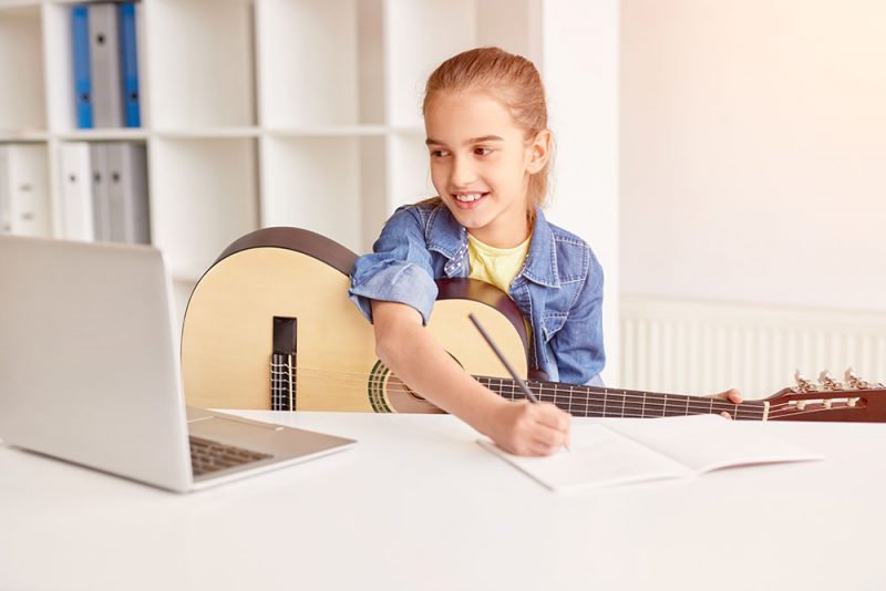học guitar bằng sách