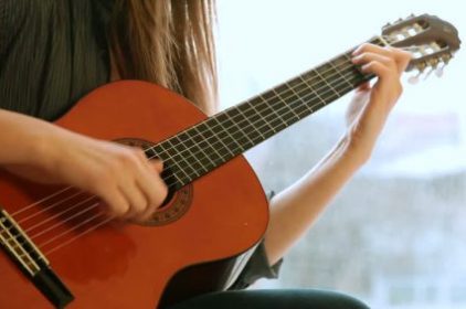 Điều hấp dẫn khi học chơi guitar